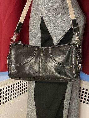 Tignanello Black Pebbled Leather Shoulder Bag Vintage Y2K Baguette Clutch EUC